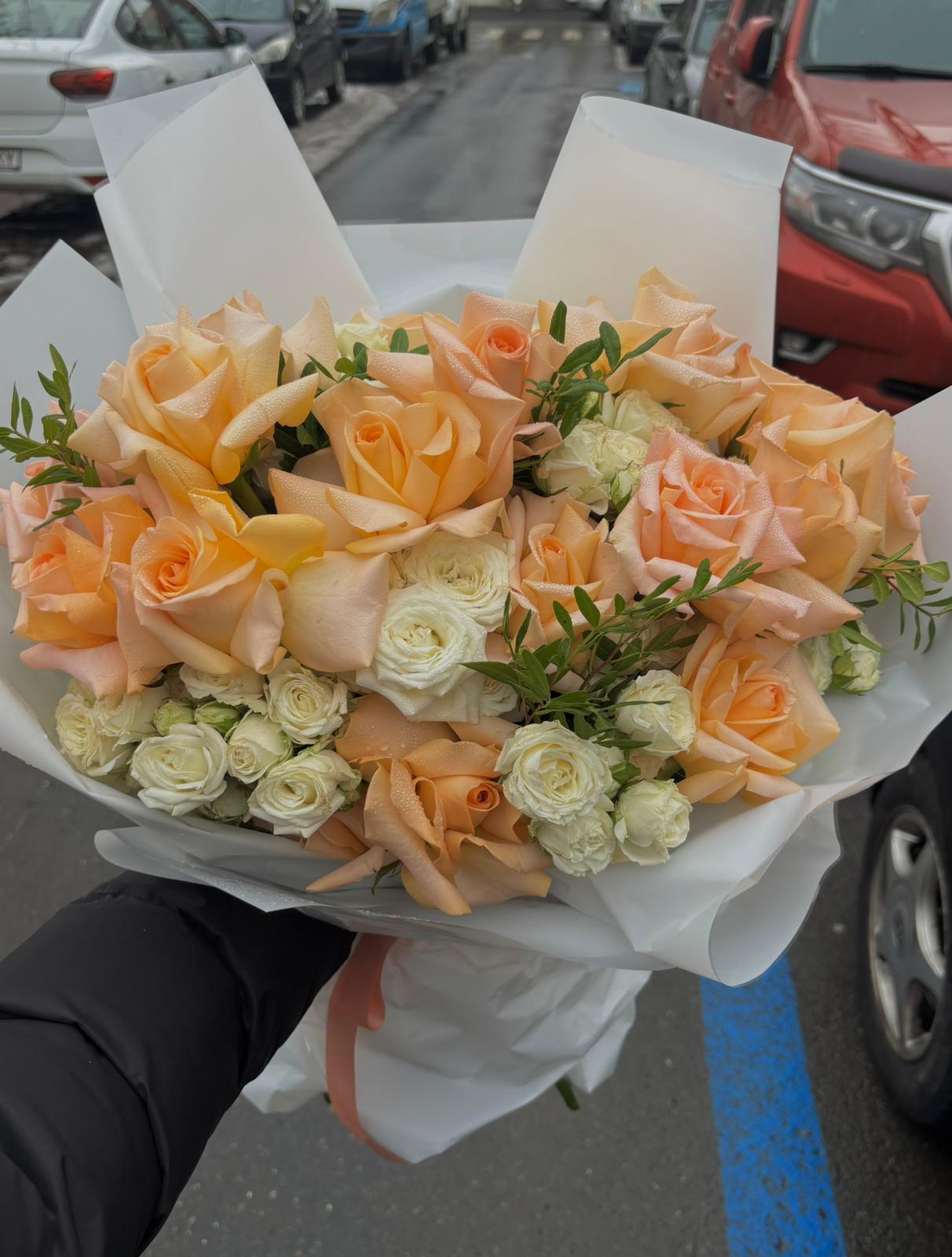 Buchet de Trandafiri portocalii și Miniroze 